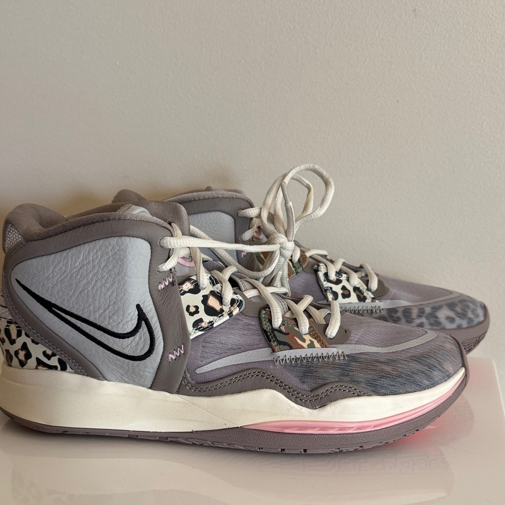 Nike Women's Gray and Pink Athletic Shoes